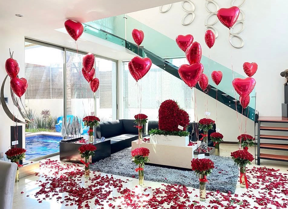 Paquete corazón y floreros