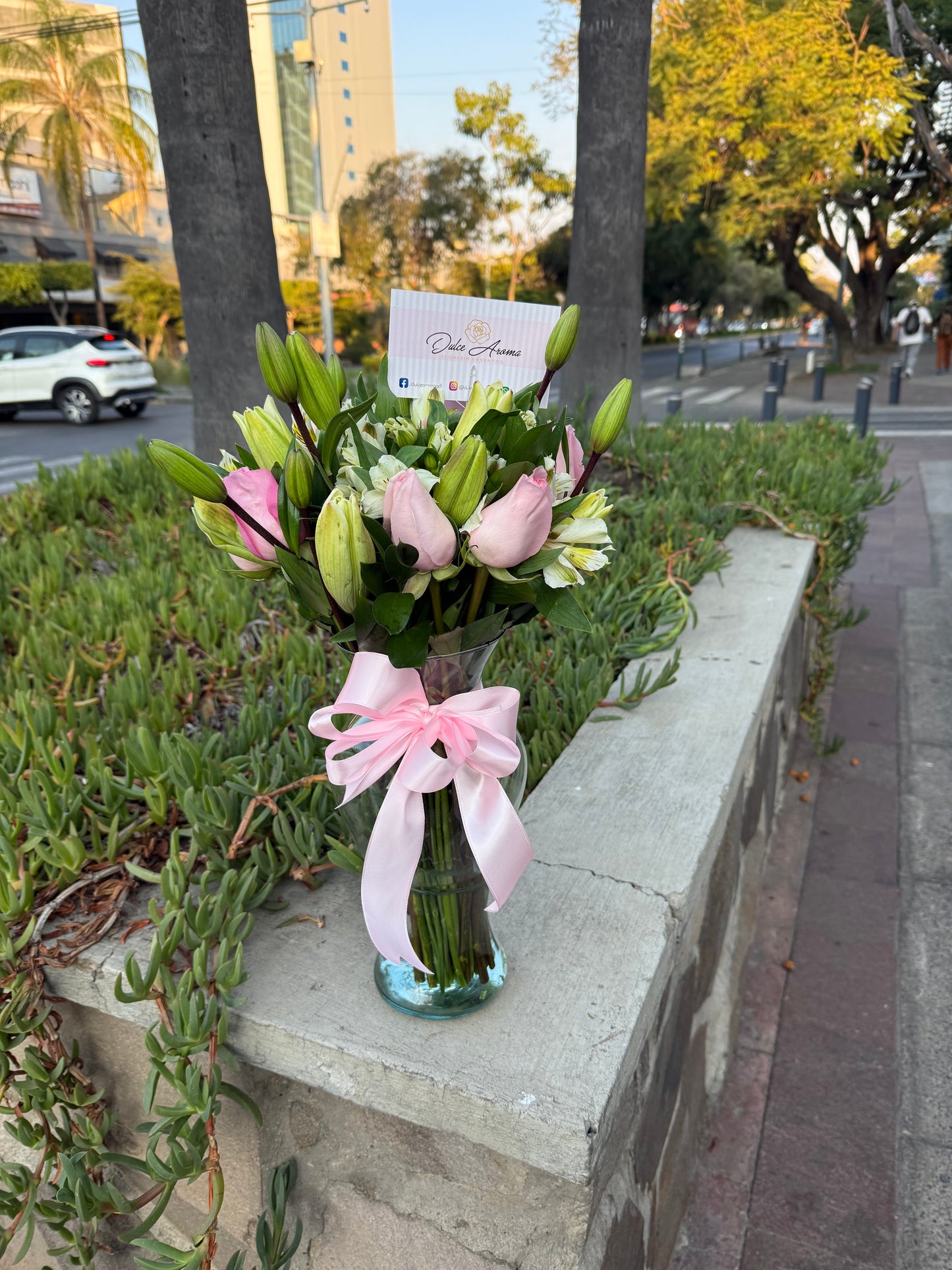 Florero Rosas y Lilys