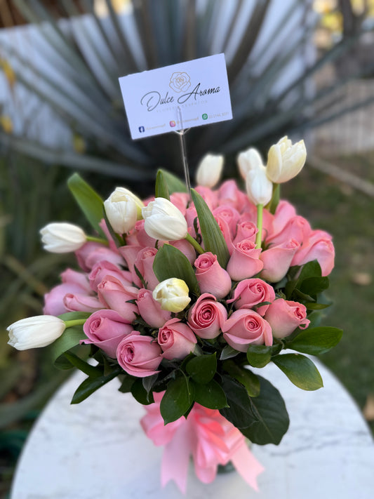 Florero 10 Tulipanes y 50 Rosas