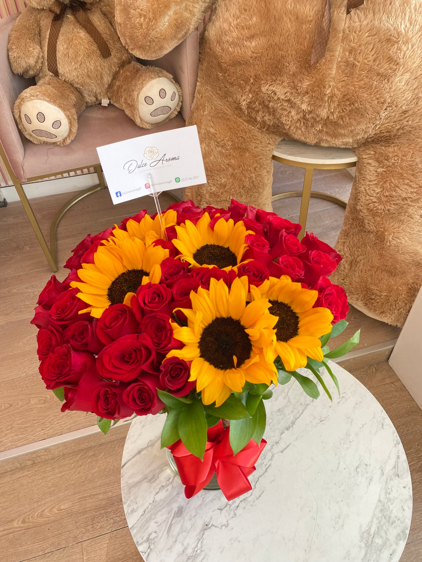 Florero rosas (50) y girasoles (5)
