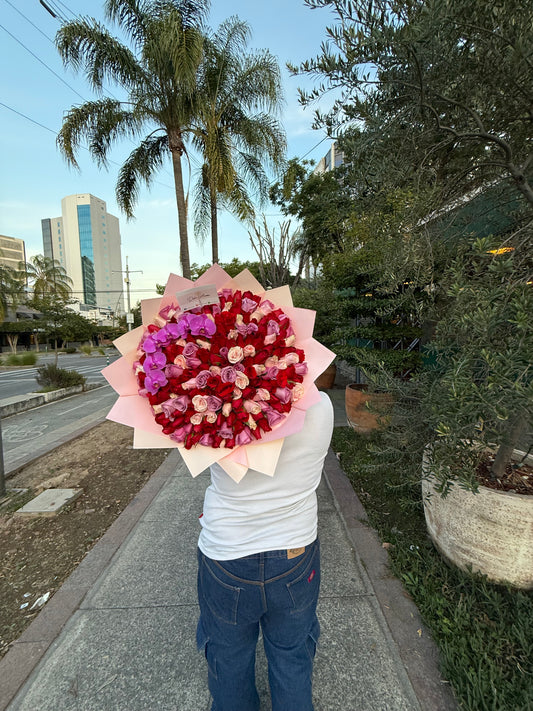 Ramo Deluxe 200 Rosas