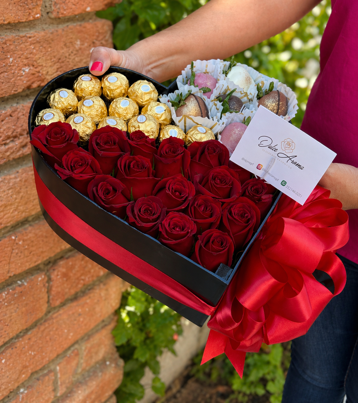 Corazón fresas y ferreros chico