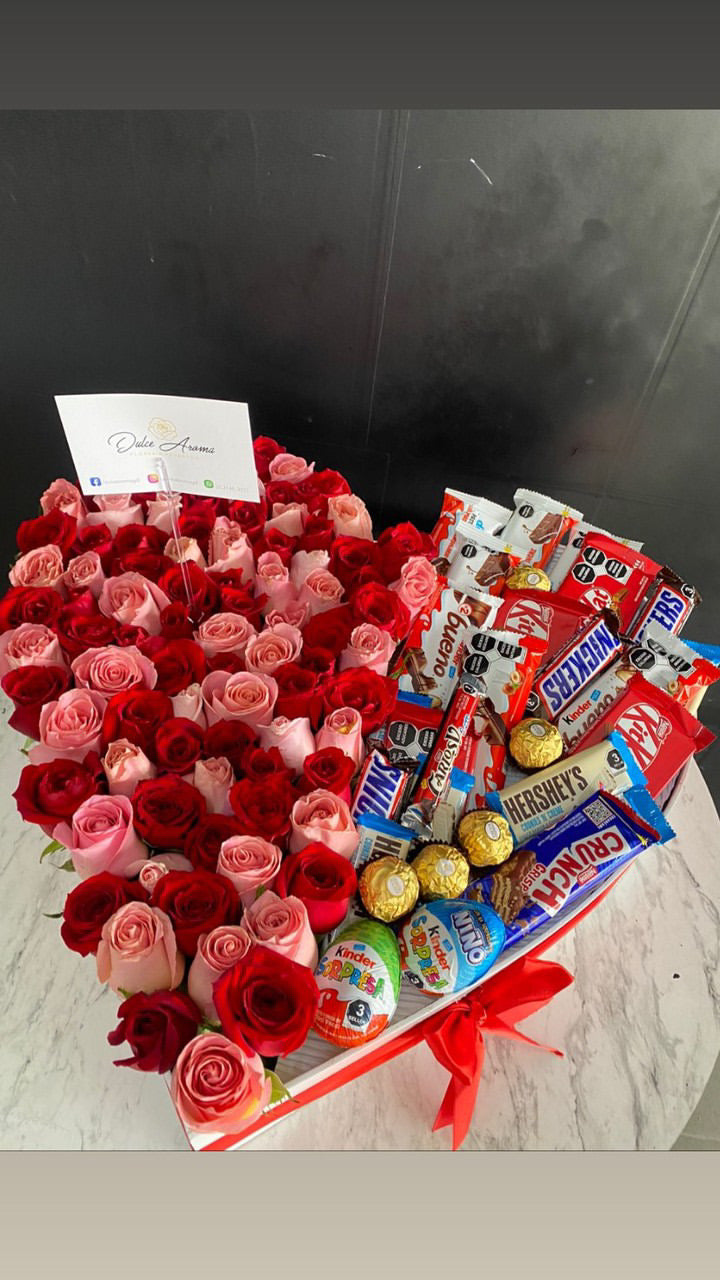 Corazón rosas y dulces mediano