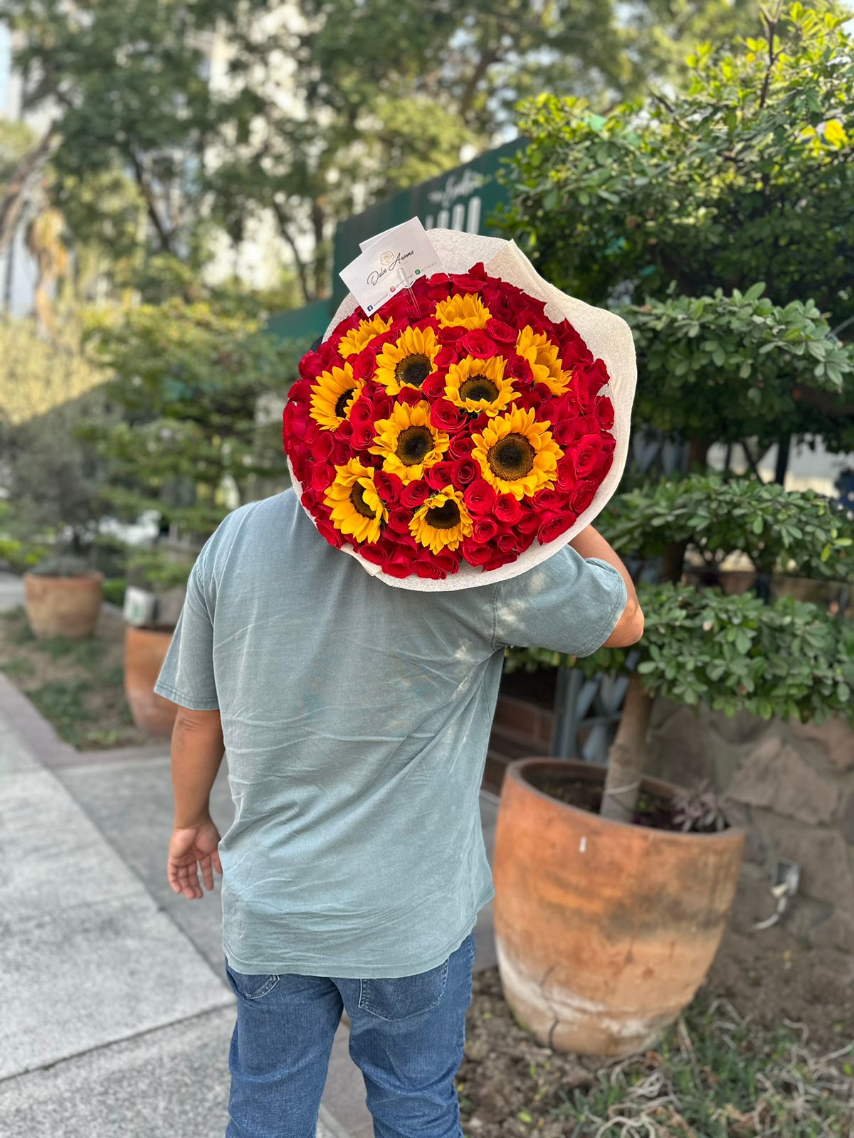 Ramo rosas (100) y girasoles (10)