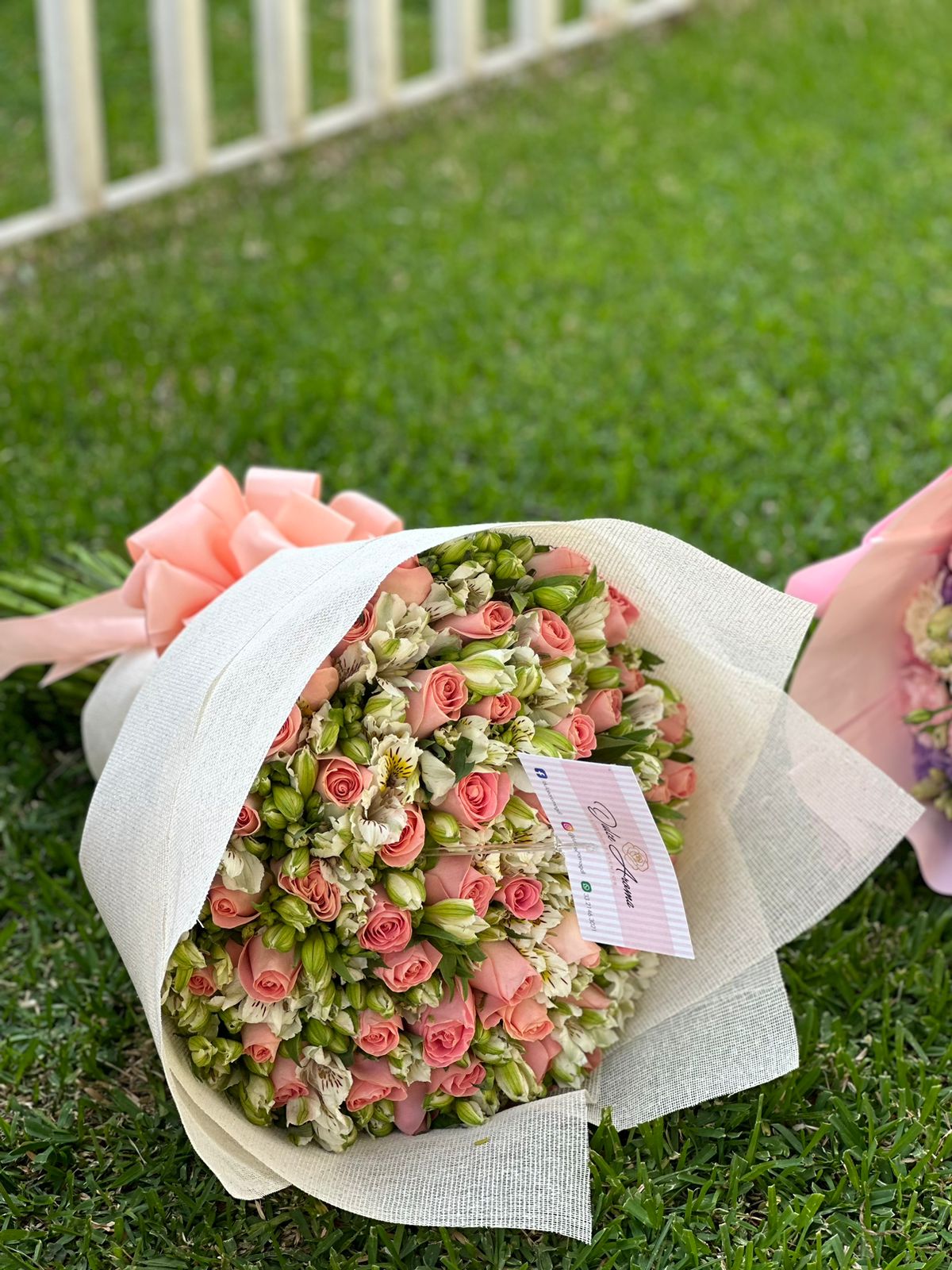 Ramo rosas y astromelias