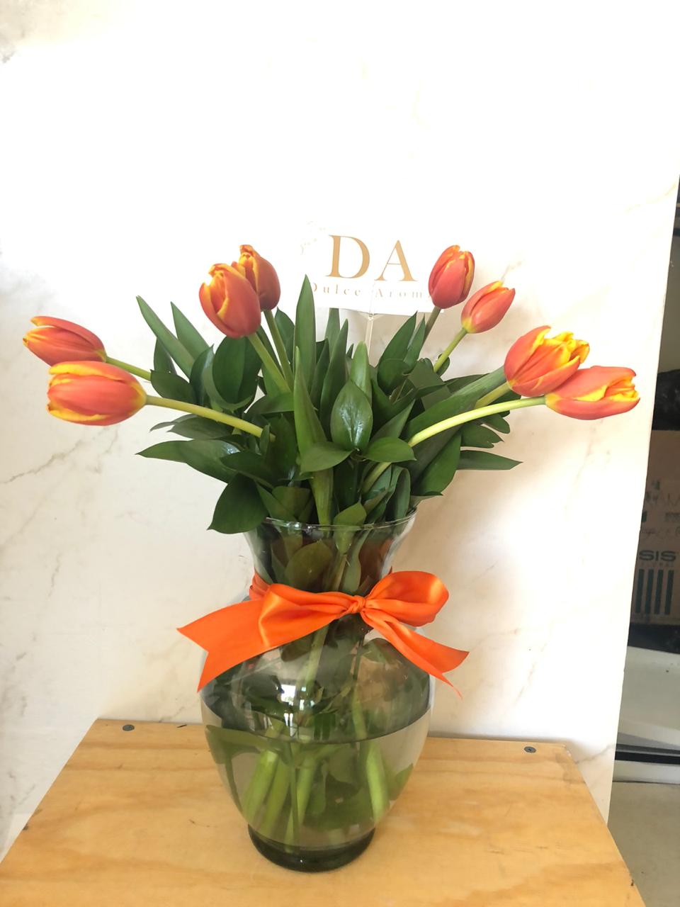 Florero de 10 tulipanes