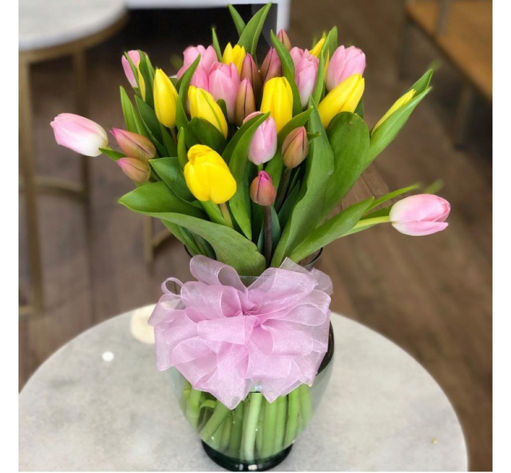 30 tulipanes en florero