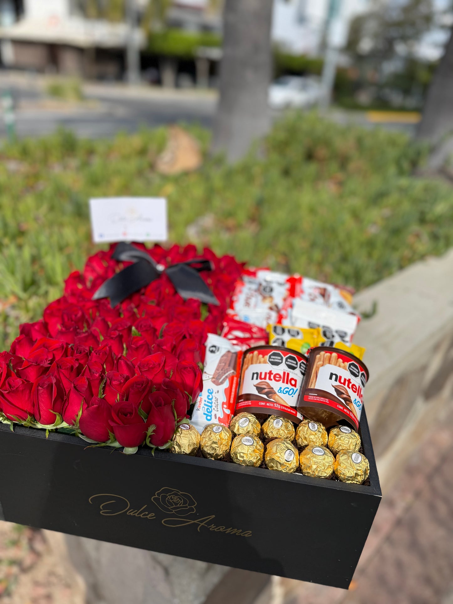 Caja  cuadradas rosas y dulces