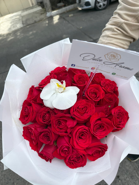 Ramo 24 rosas y orquídea