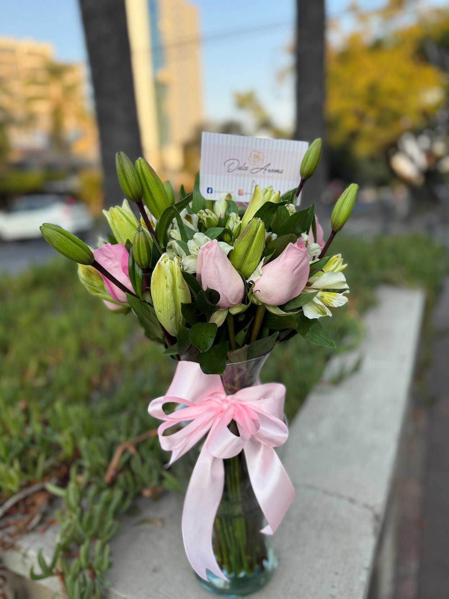 Florero Rosas y Lilys