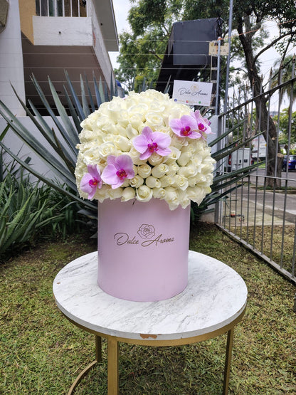 Cilindro media esfera rosas y orquídeas