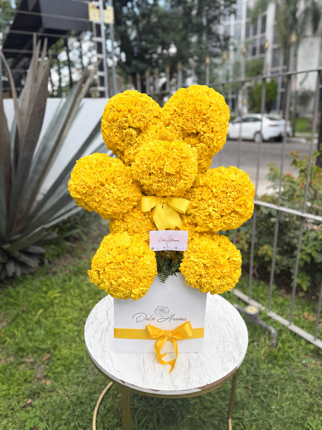 Oso De Claveles "FLORES AMARILLAS"