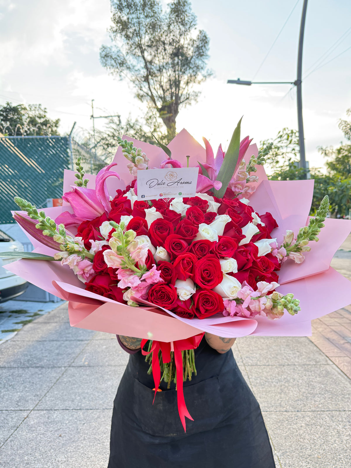 Ramo 100 Rosas y Lilis