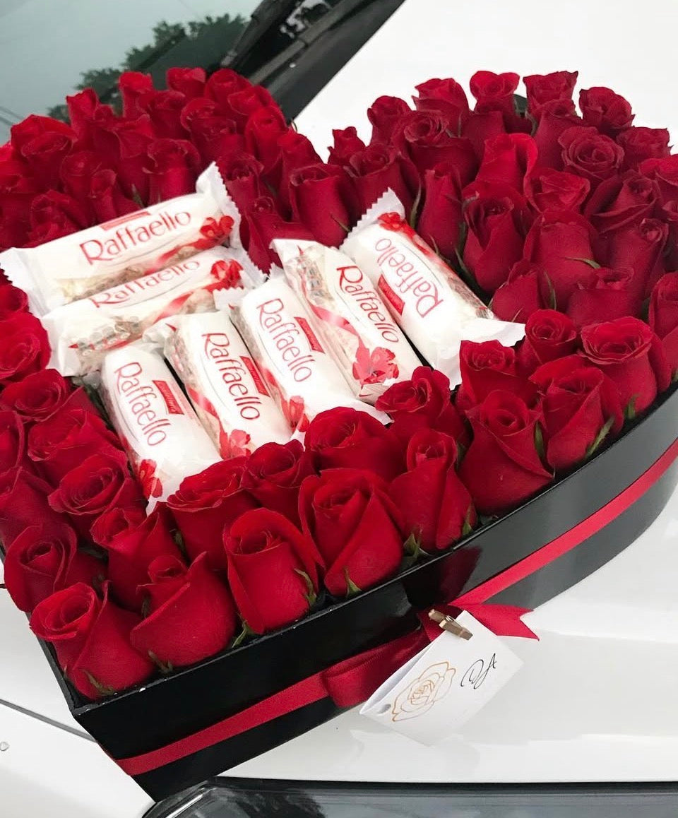 Corazón rosas y Raffaello mediano