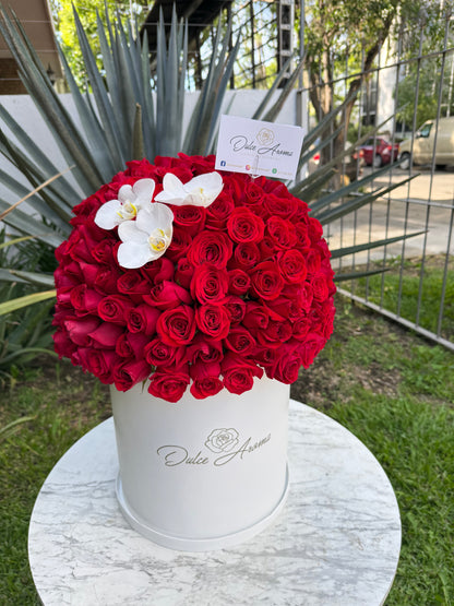 Esfera rosas y orquídea