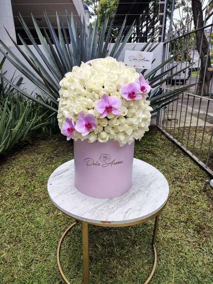 Cilindro media esfera rosas y orquídeas