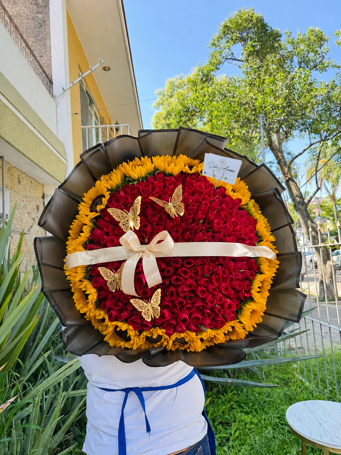 Ramo 200 rosas y girasoles "FLORES AMARILLAS"