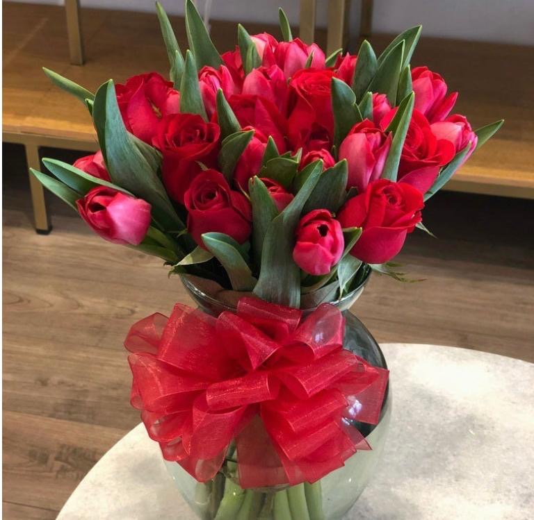 Florero 12 Rosas y 20 Tulipanes