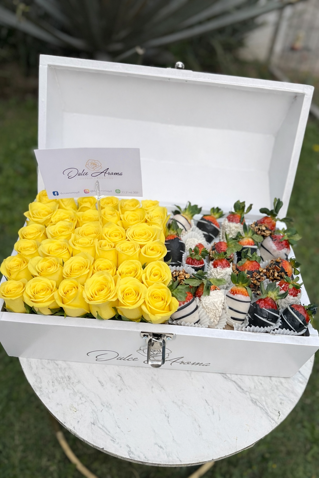 Cofre Rosas y Fresas Mediano "FLORES AMARILLAS"