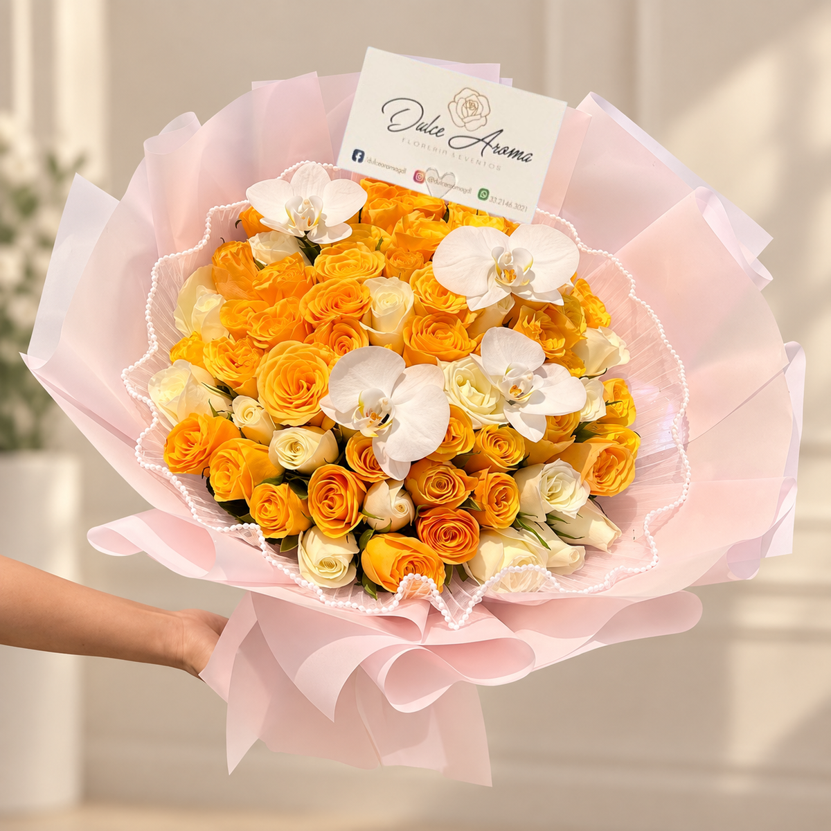 Ramo 50 rosas y 4 Orquídeas "FLORES AMARILLAS"