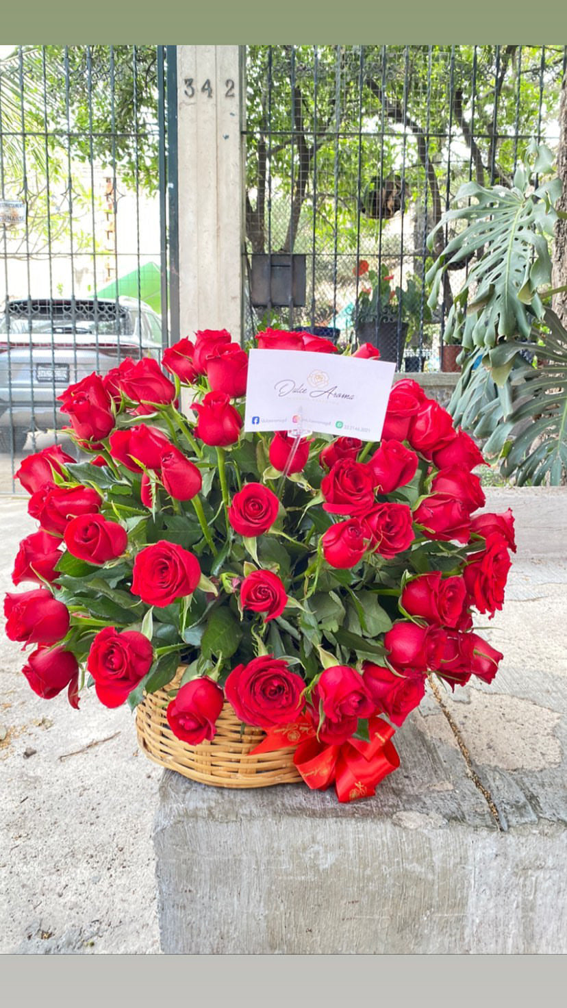 Canasta de rosas