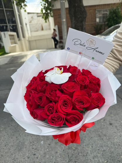 Ramo 24 rosas y orquídea