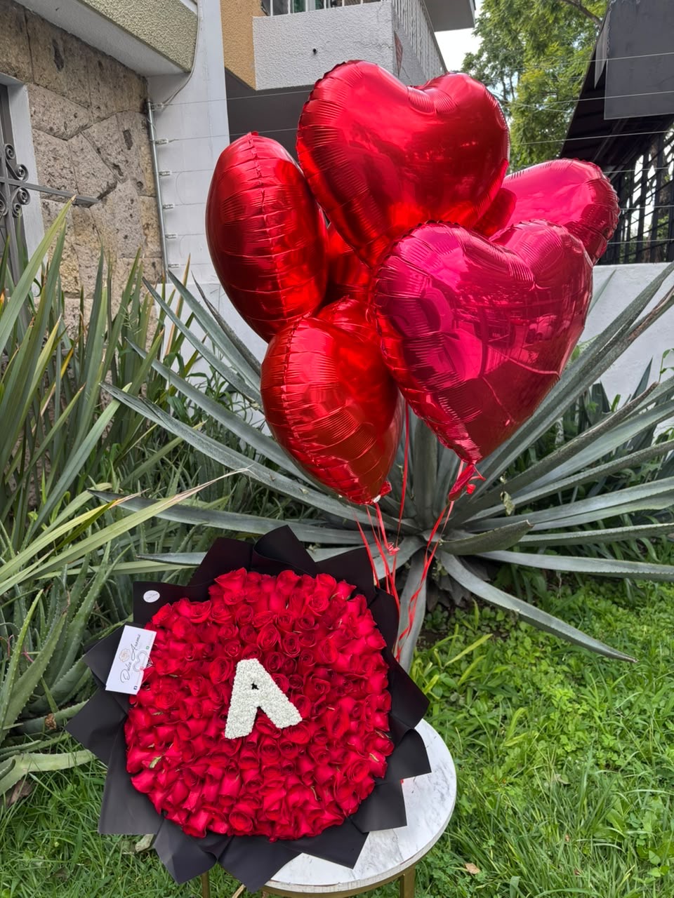 Paquete Ramo 150 rosas y 5 globos