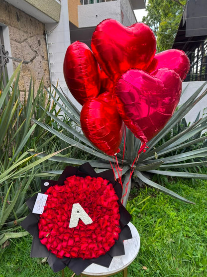 Paquete Ramo 150 rosas y 5 globos