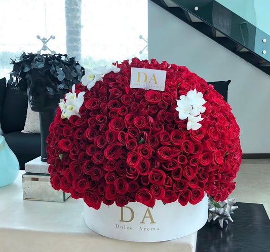 Caja Circular Rosas y Orquídeas