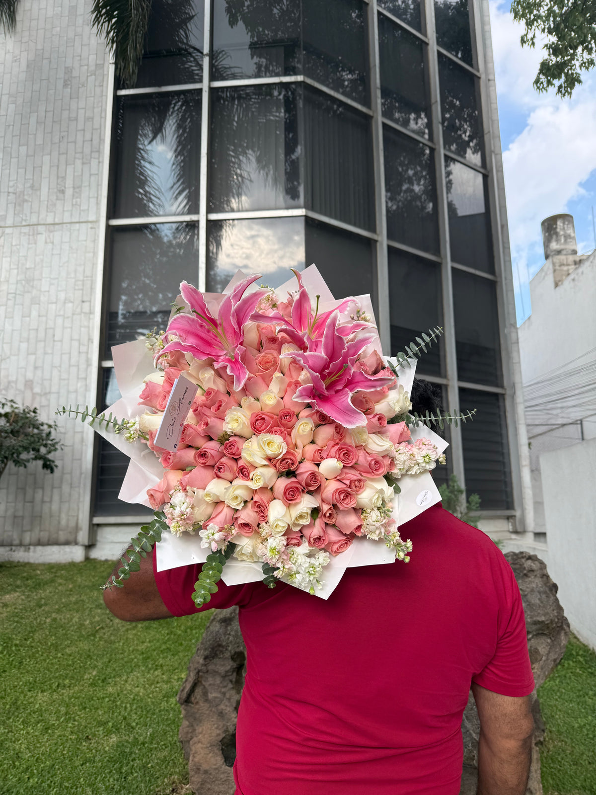 Ramo 100 Rosas y Lilis
