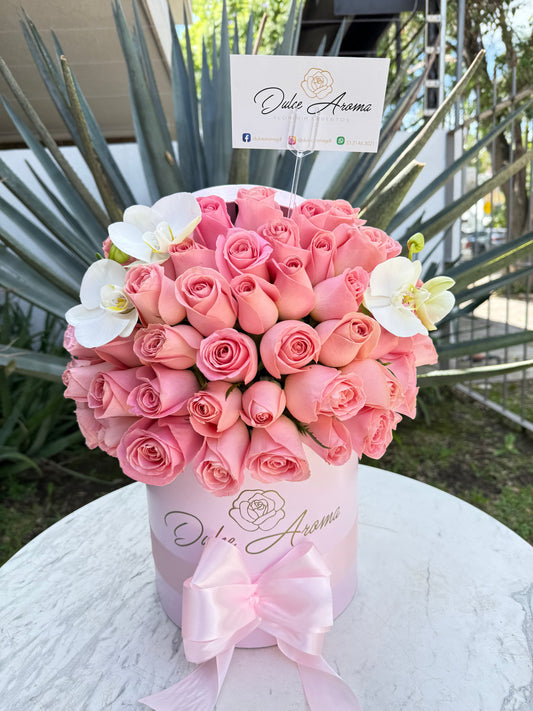 Media esfera rosas y orquídeas