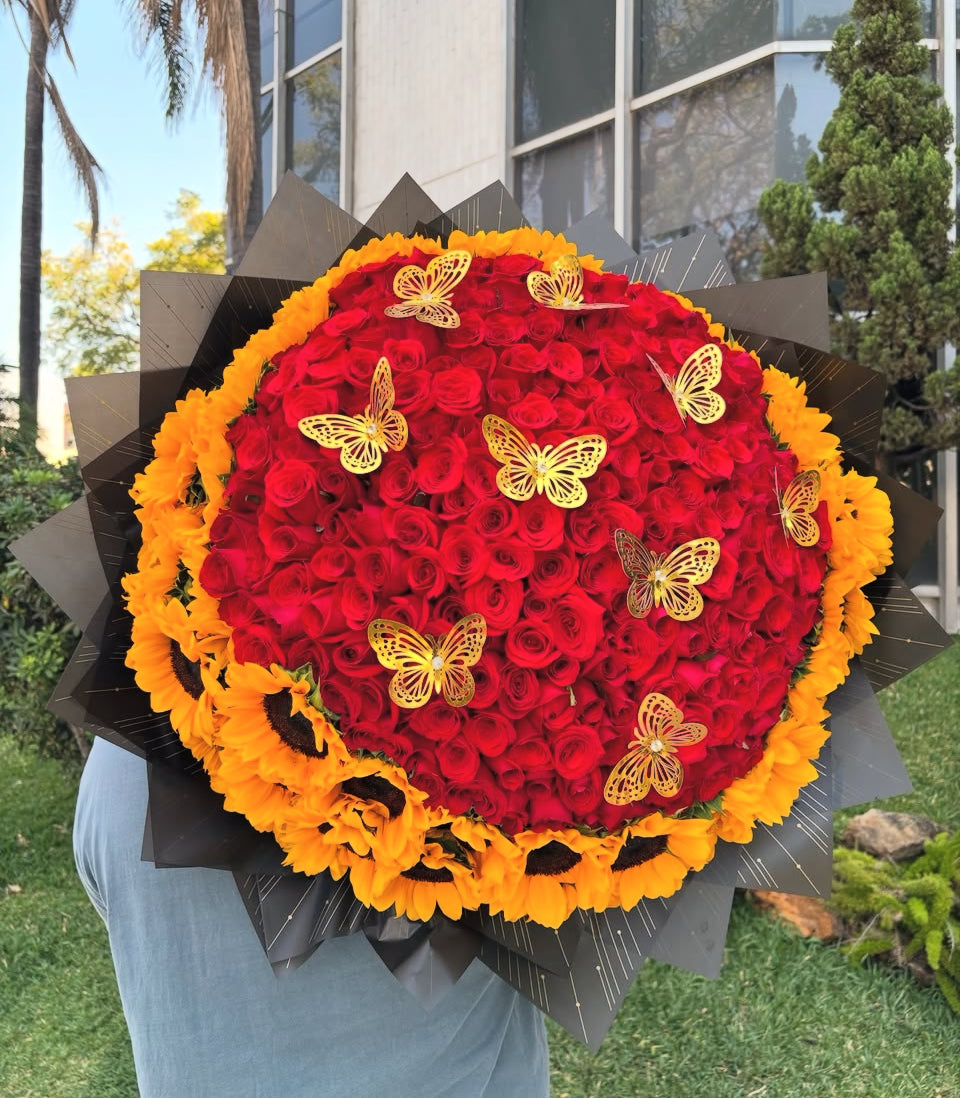 Ramo 300 Rosas, Girasoles Y Mariposas