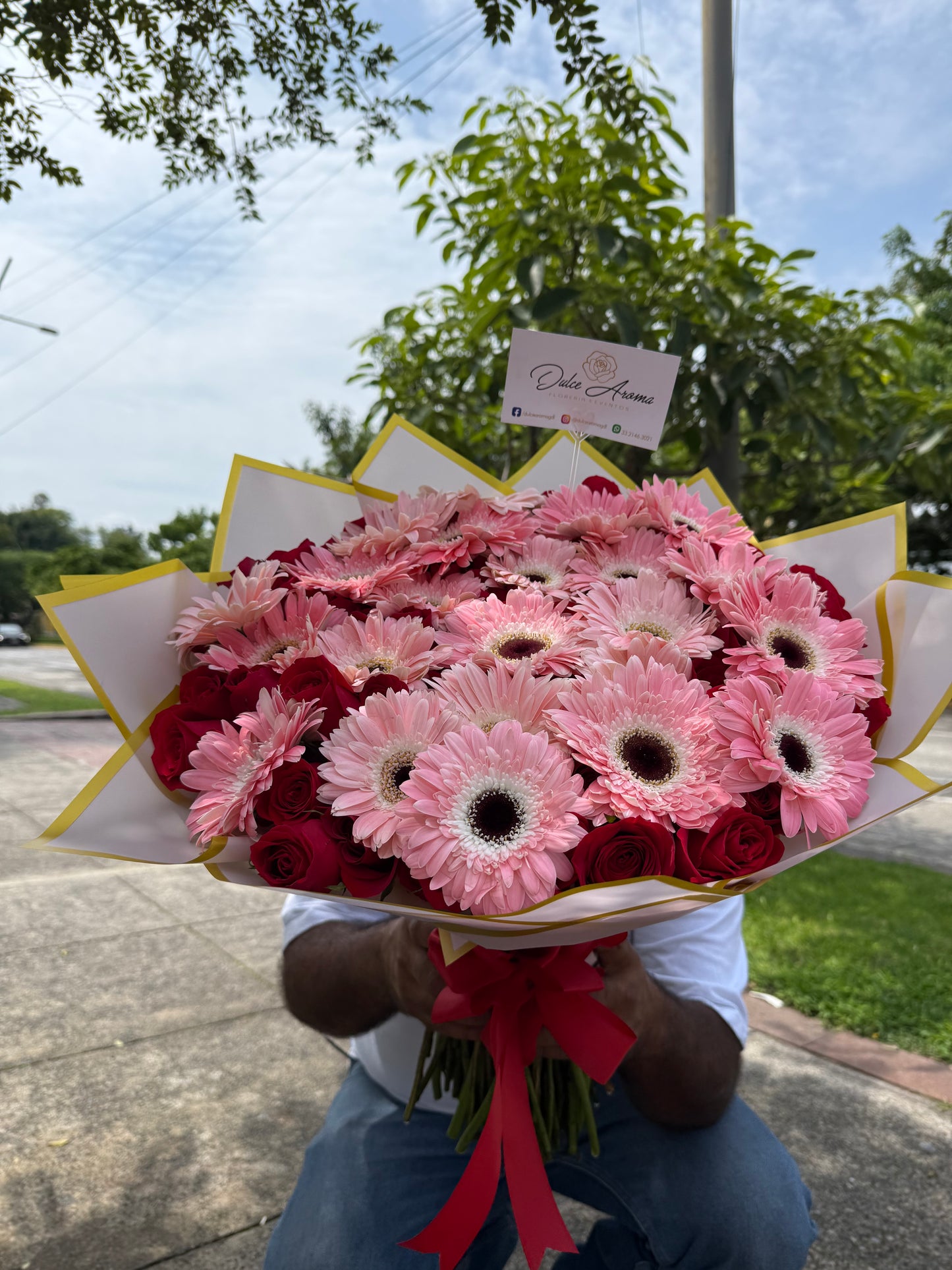 Ramo 100 Rosas y 20 Gerberas