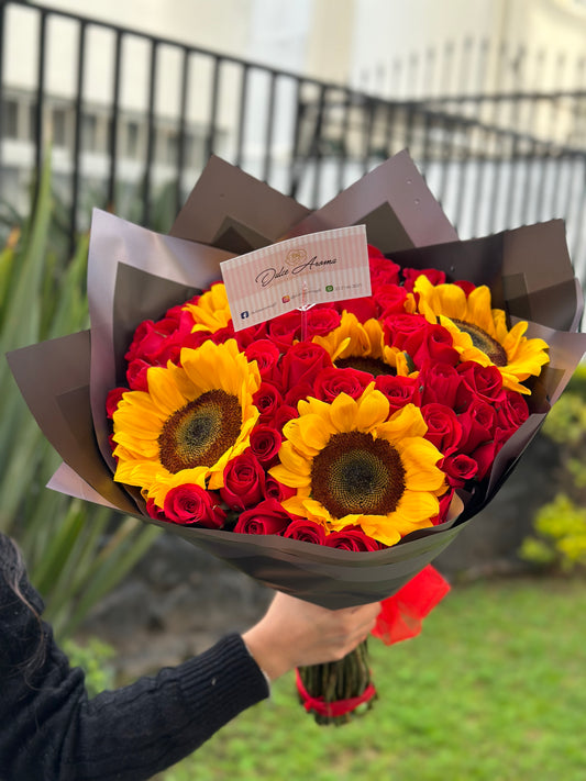 Florero rosas y girasoles