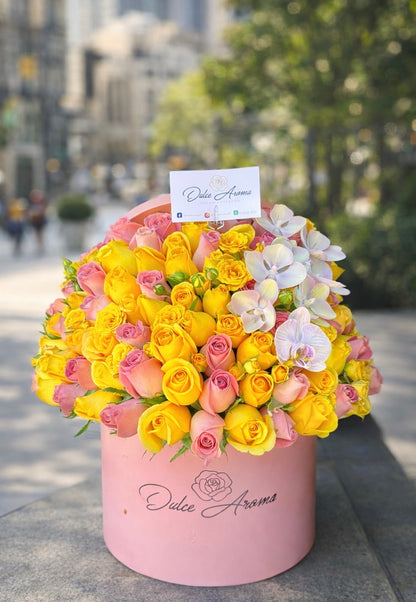 Caja Circular Media Esfera "FLORES AMARILLAS"