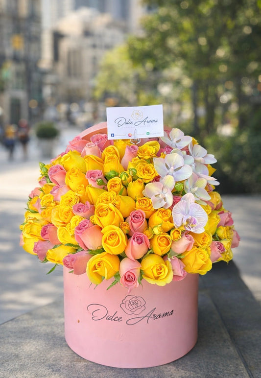 Caja Circular Media Esfera "FLORES AMARILLAS"