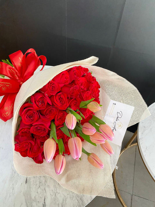 Ramo rosas (50) y tulipánes (10)
