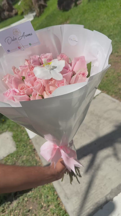 Ramo 24 rosas y orquídeas